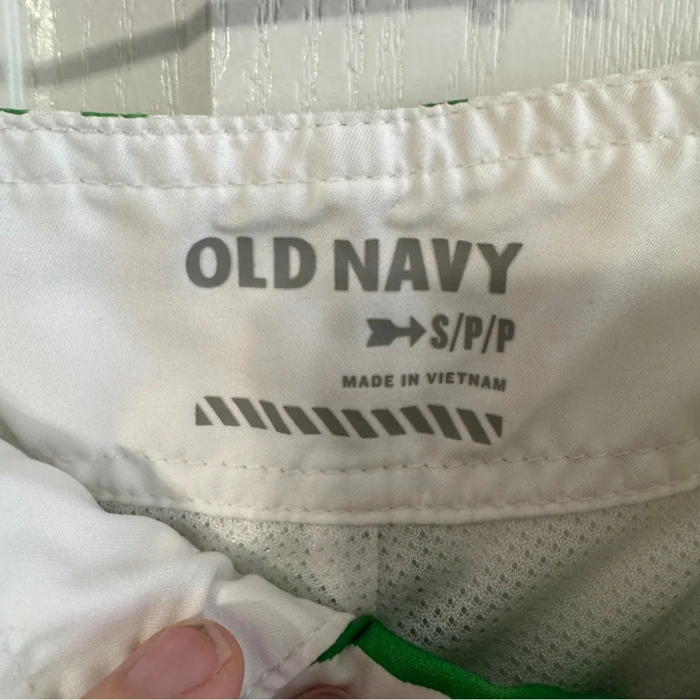 Old Navy green white‎ floral cargo trunks size small